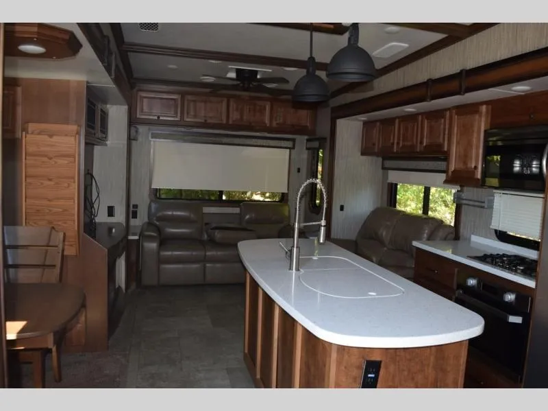 2019 Heartland Bighorn 3950FB - Photo 4
