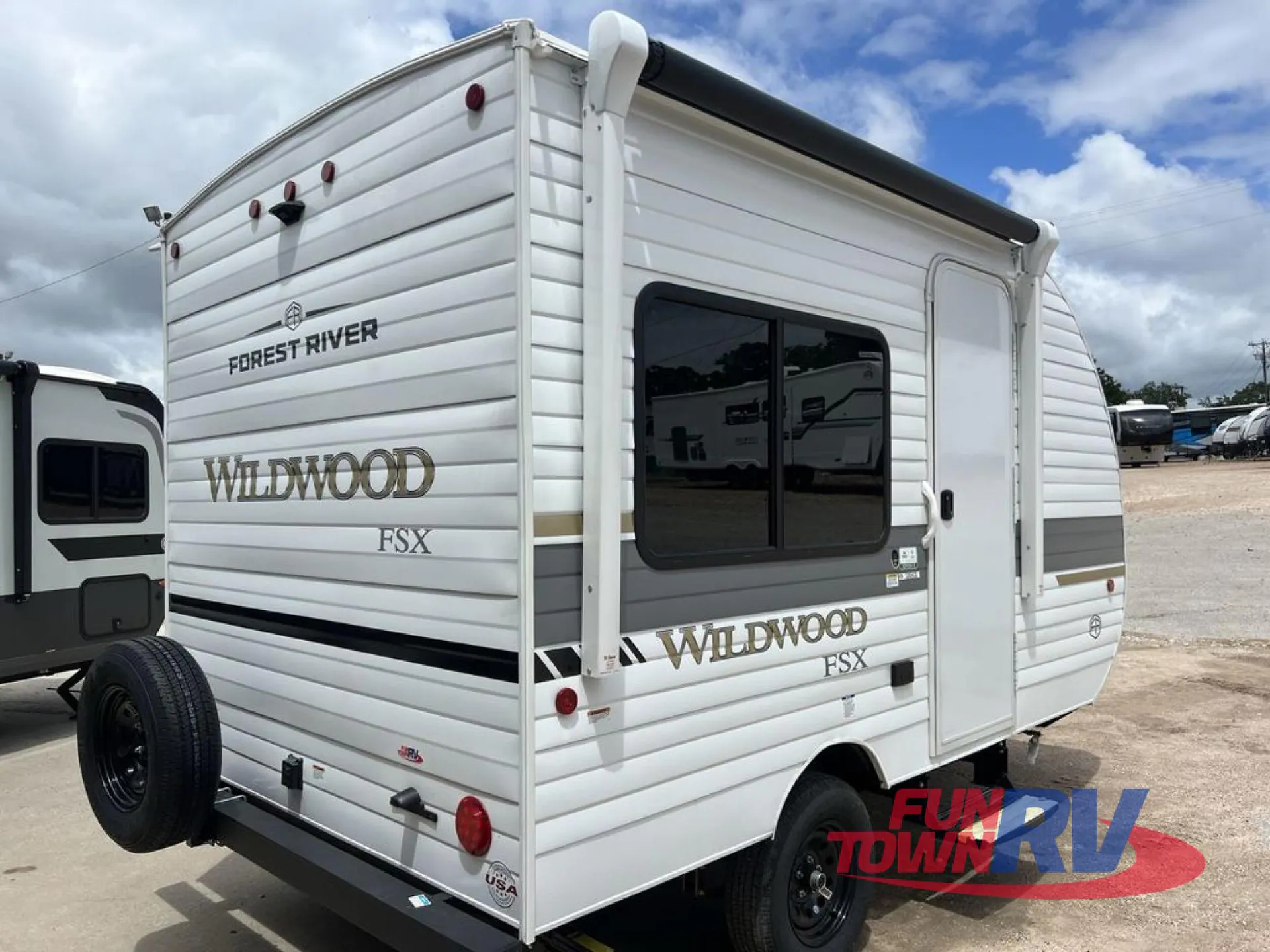 2027 Forest River Wildwood FSX 135ICE — Photo 7