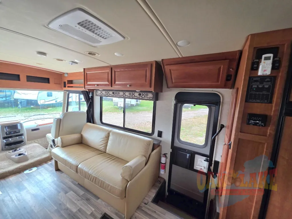 2018 Winnebago Sunstar 27P, Photos photo 13