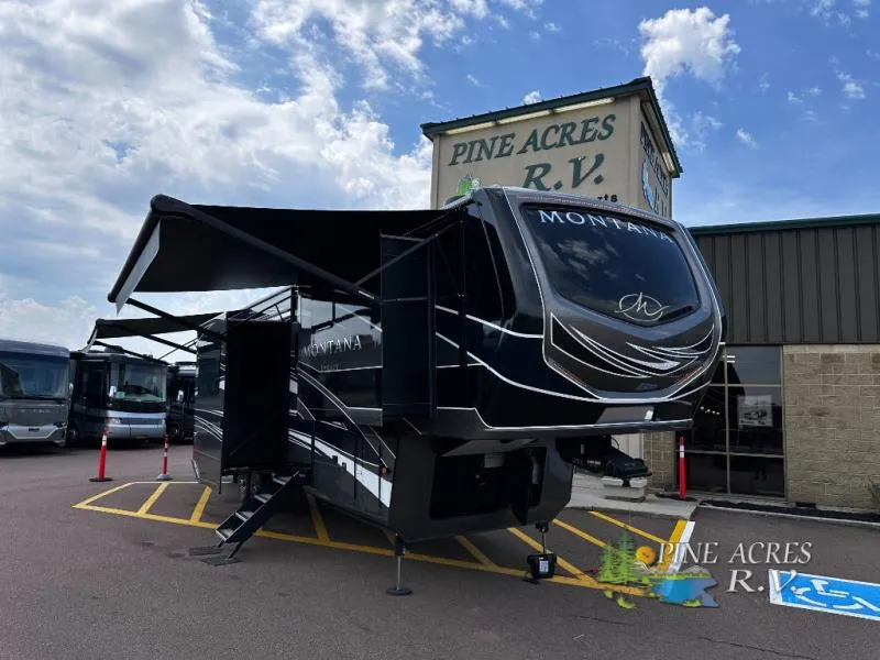 2024 Keystone Montana 3795FK - Photo 4