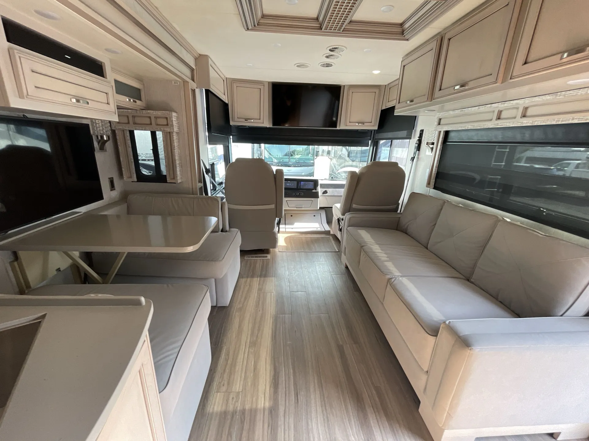 2021 Newmar Canyon Star 3927 — living area main