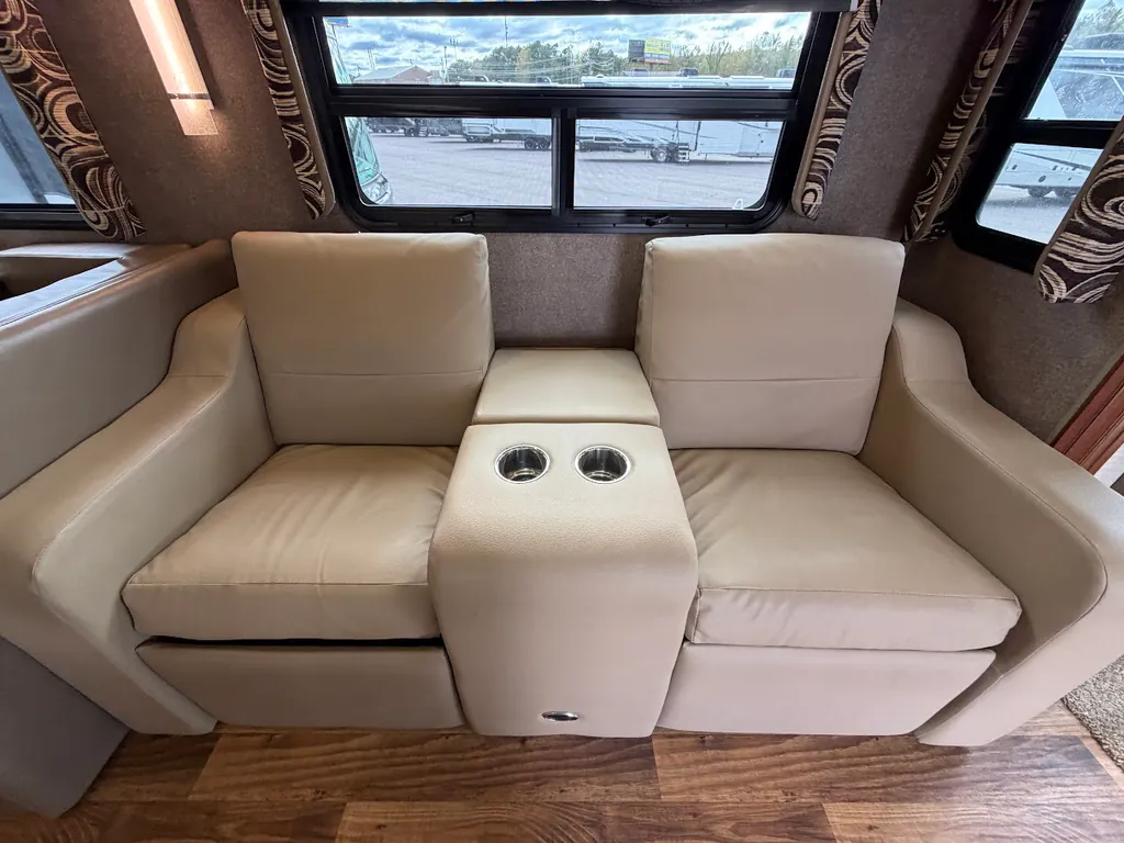 2017 Jayco Precept 35S, Photos photo 12