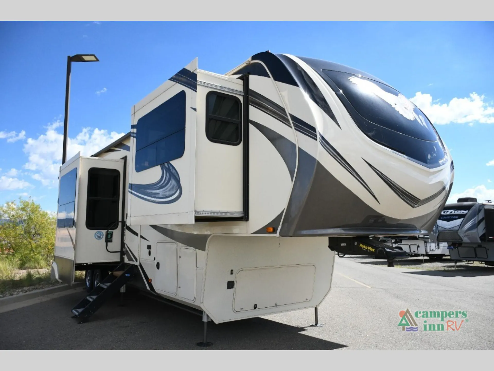 2020 Grand Design Solitude 382WB - Photo 4