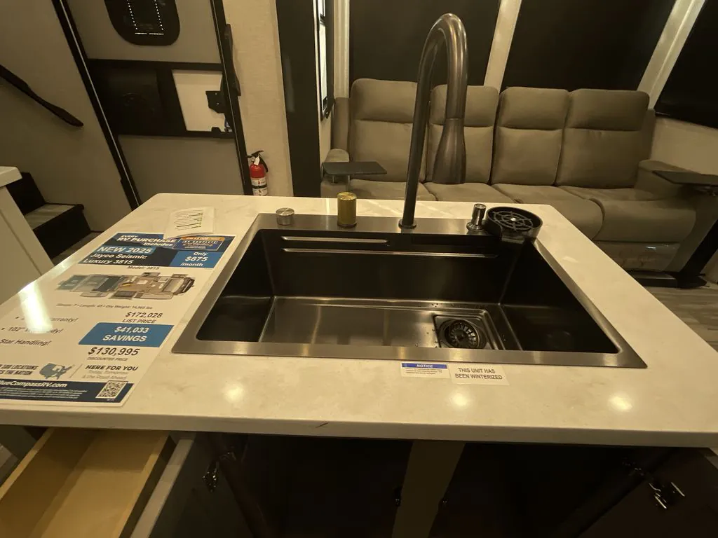 2025 Jayco Seismic Luxury Series 3815, Photos photo 18
