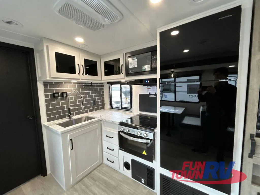 2026 Forest River Solaire 3150TBSS, Photos photo 11