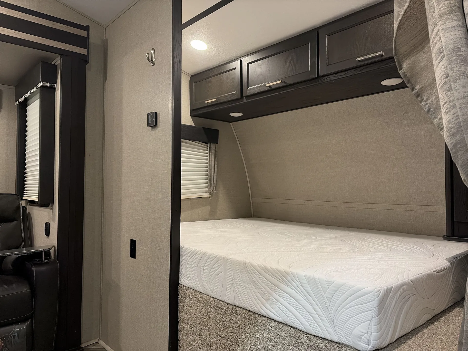 2018 Keystone Impact Vapor Lite 28V - Photo 2
