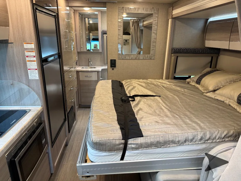 2022 Thor Motor Coach Tiburon 24FB, Photos photo 19