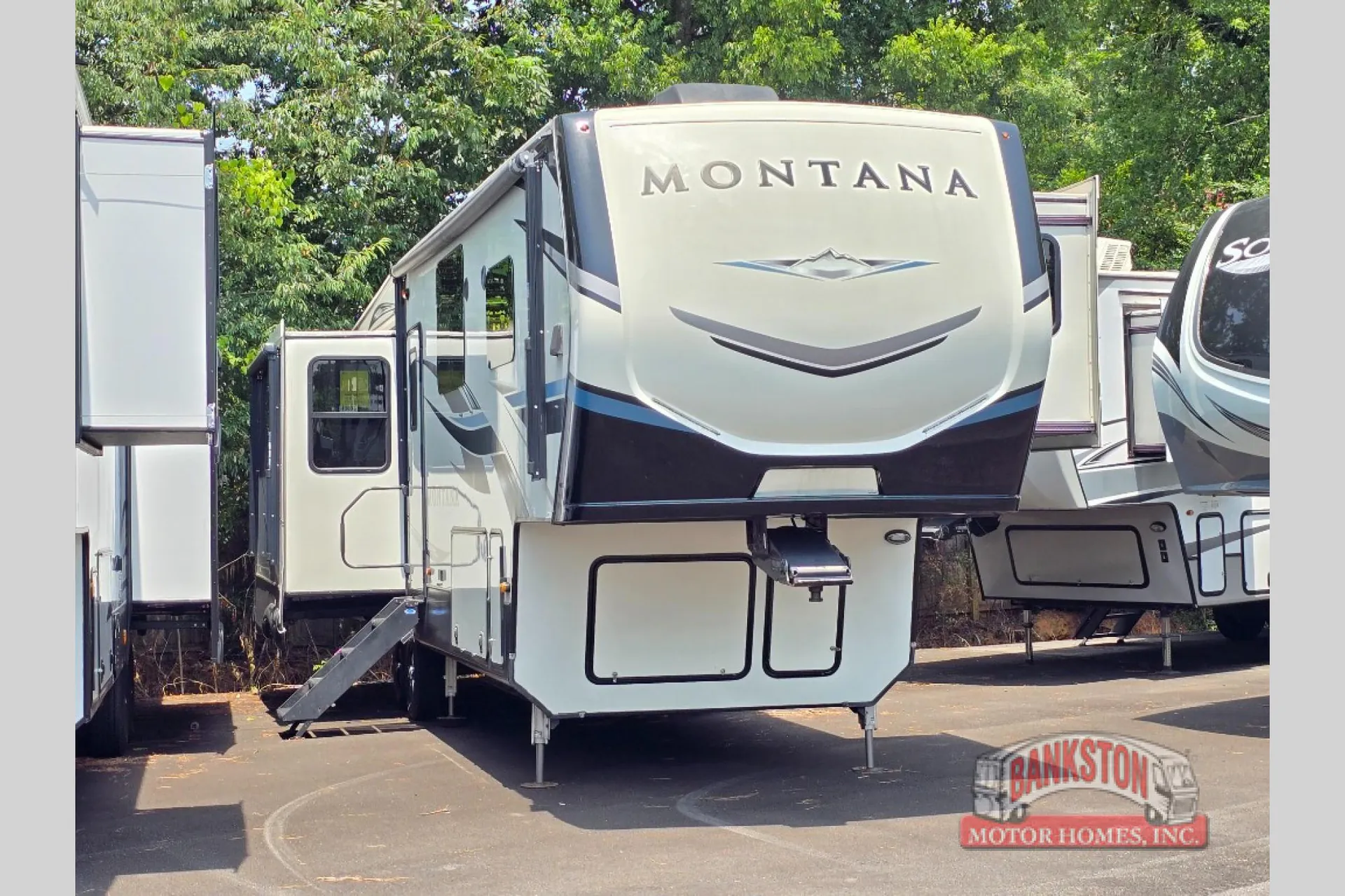 2021 Keystone Montana 3230CK - Photo 2