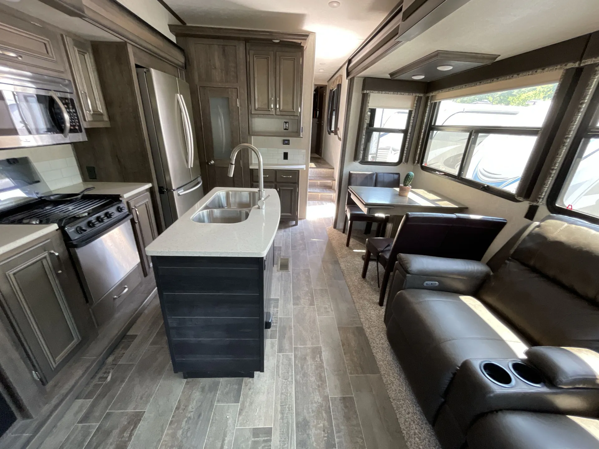 2018 Keystone Montana High Country 385BR — living area main
