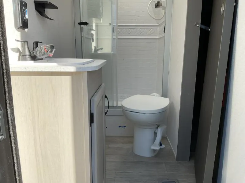 2027 Coachmen Catalina Legacy Edition 333DBDSCK, Photos photo 11