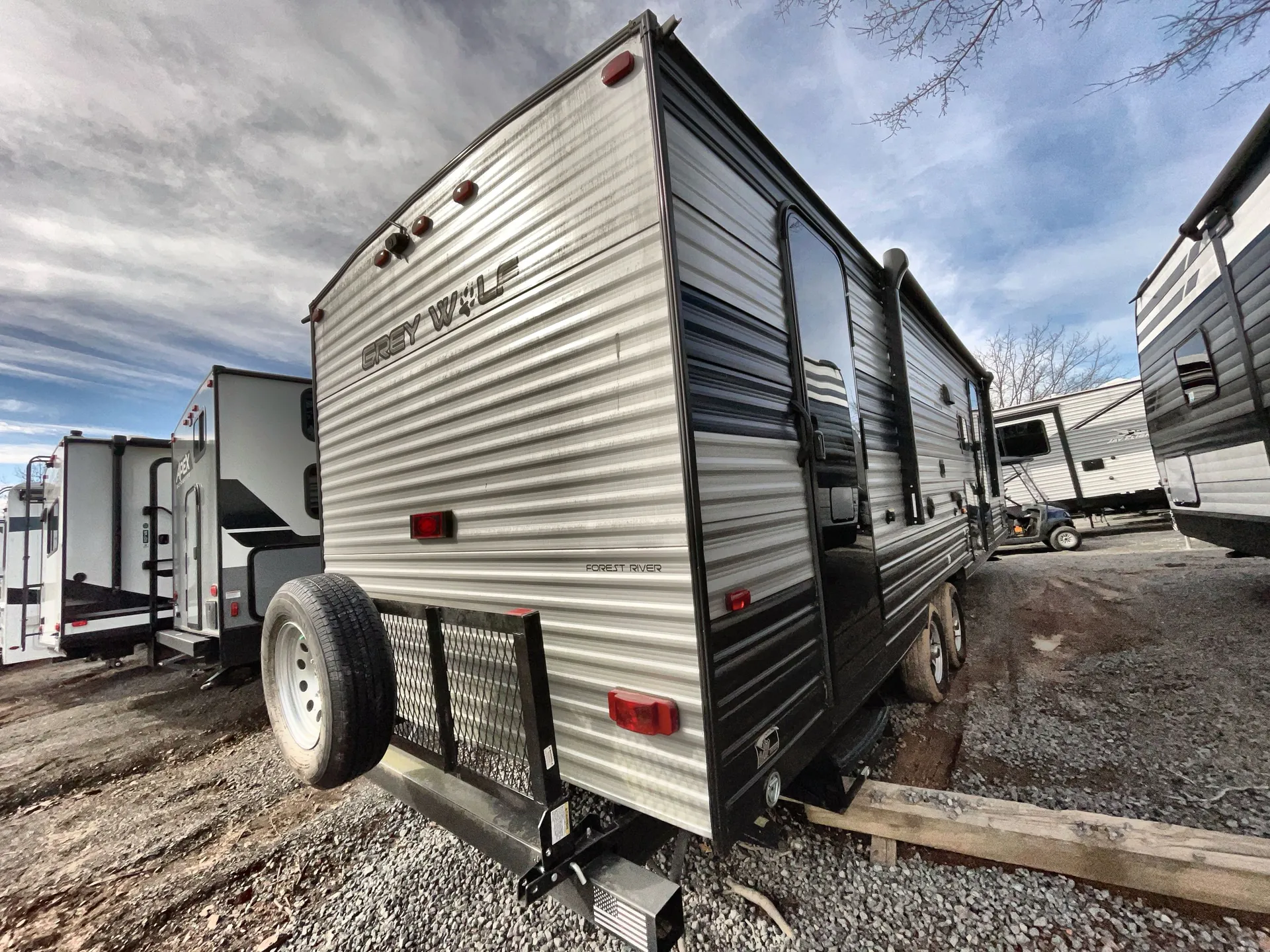 2022 Forest River Cherokee Grey Wolf 26DBH — off campside
