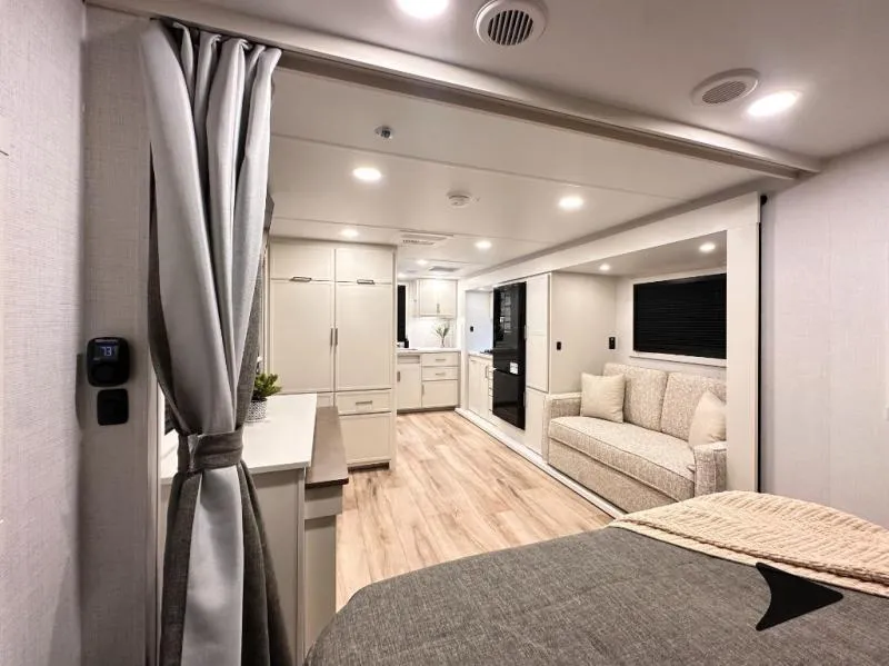 2027 Brinkley Model Ix 23X - Photo 4