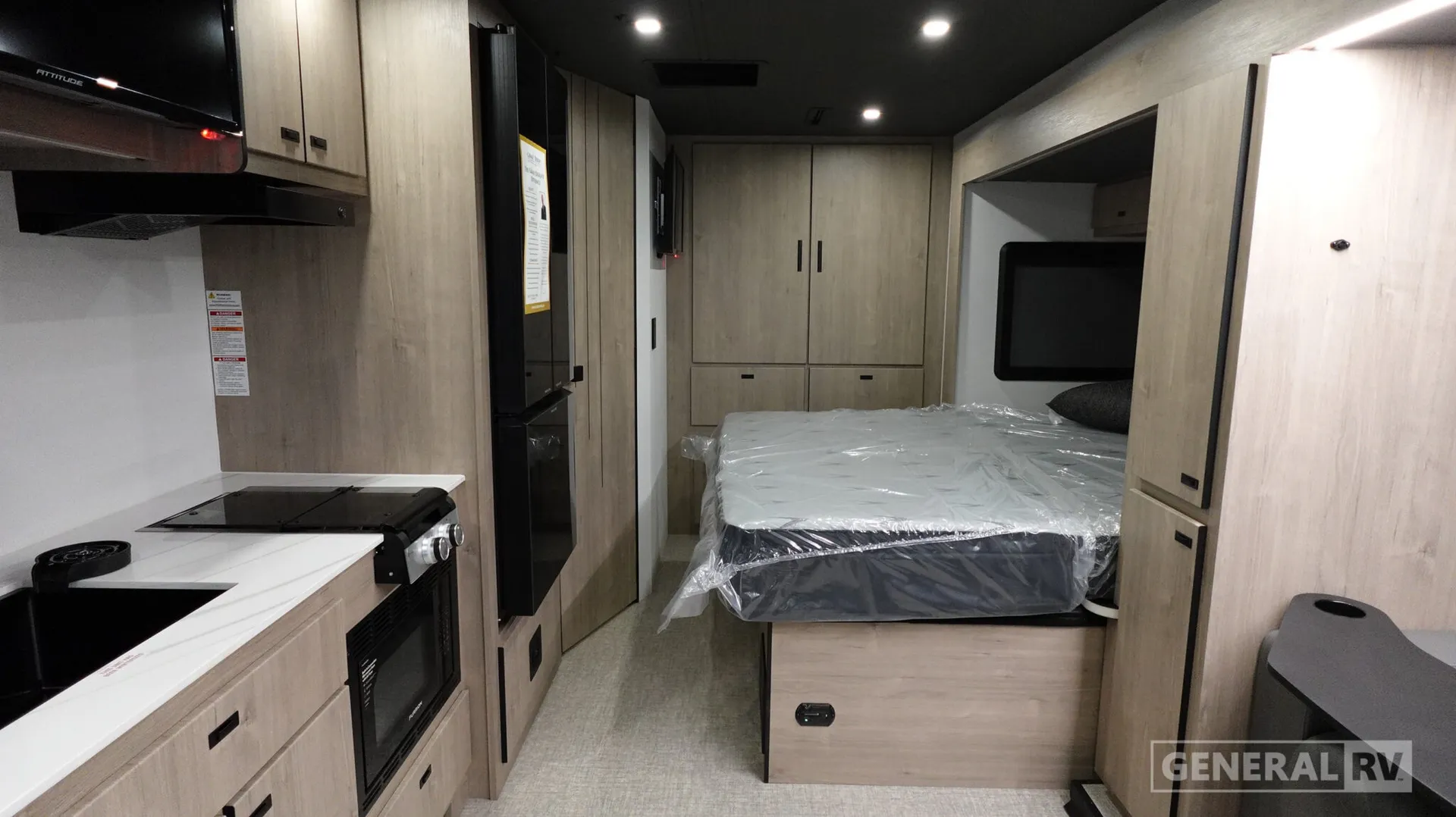 2027 Grand Design Lineage Series M 25FW - Photo 3