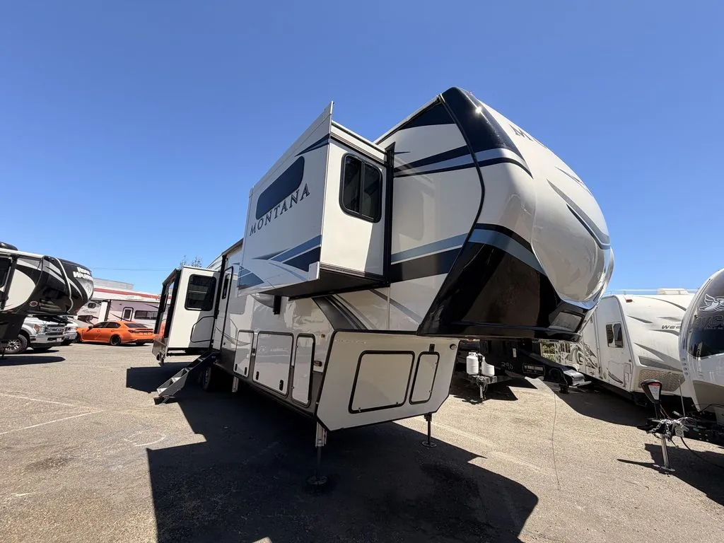 2021 Keystone Montana 3780RL - Photo 2