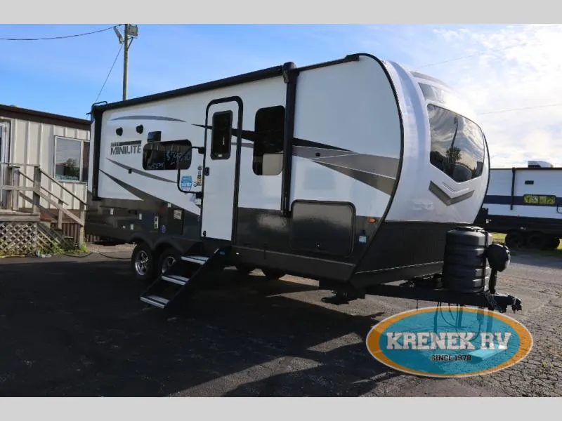 2025 Forest River Rockwood Mini Lite 2214S - Photo 2