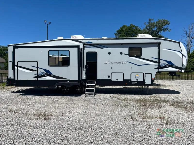 2023 Forest River Cherokee Arctic Wolf 3550 SUITE - Photo 4