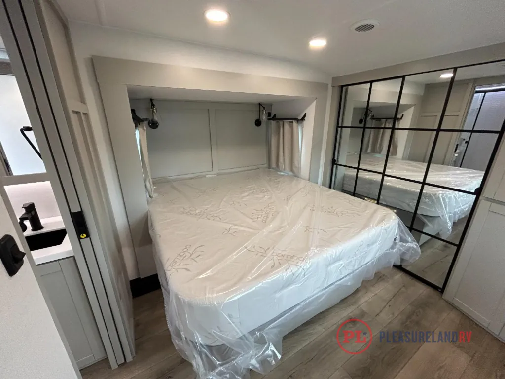2026 Brinkley Model Z 3420, Photos photo 25