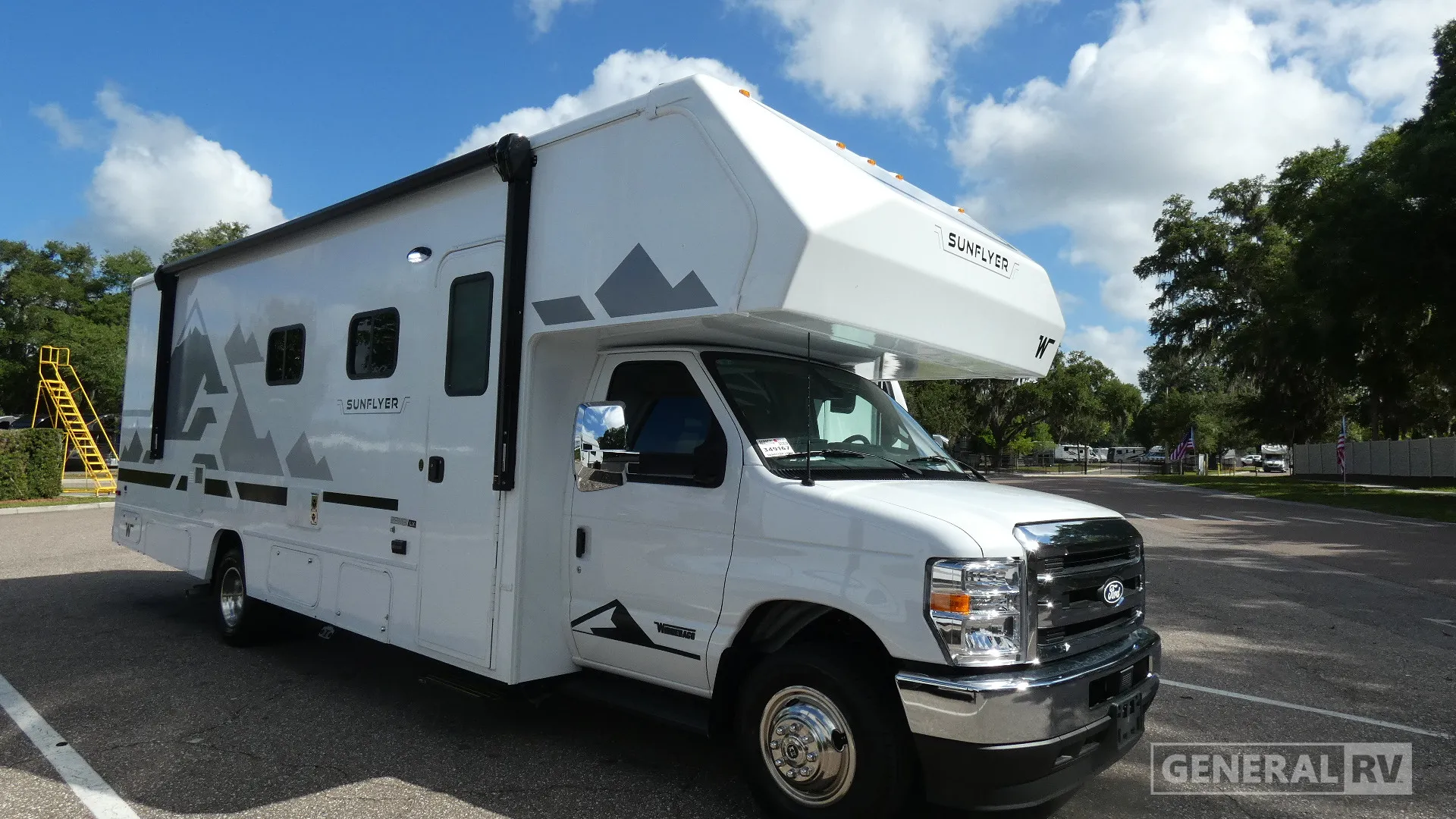2027 Winnebago Sunflyer 28MB - Photo 2
