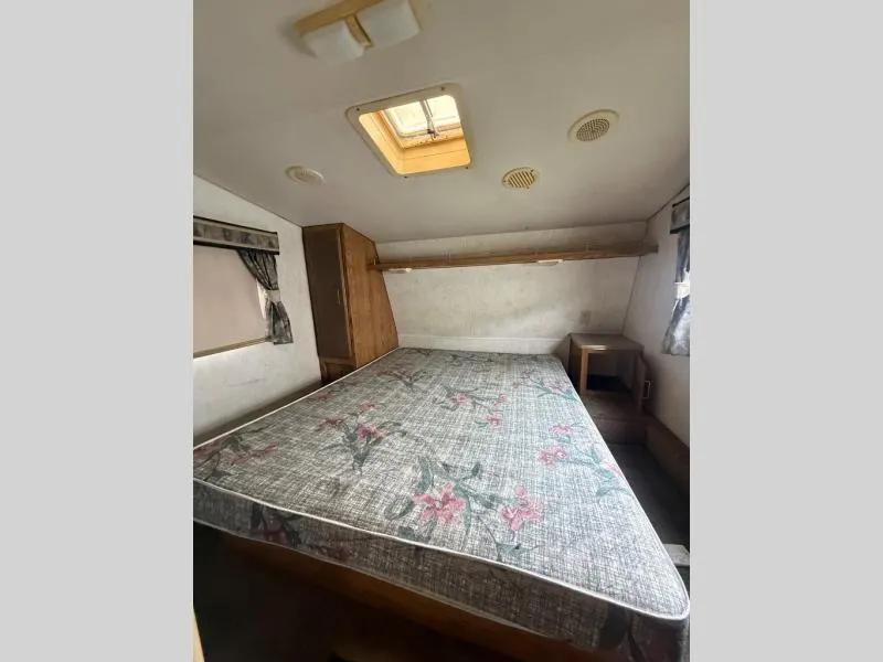 2004 Heartland PROWLER 2755 - Photo 2