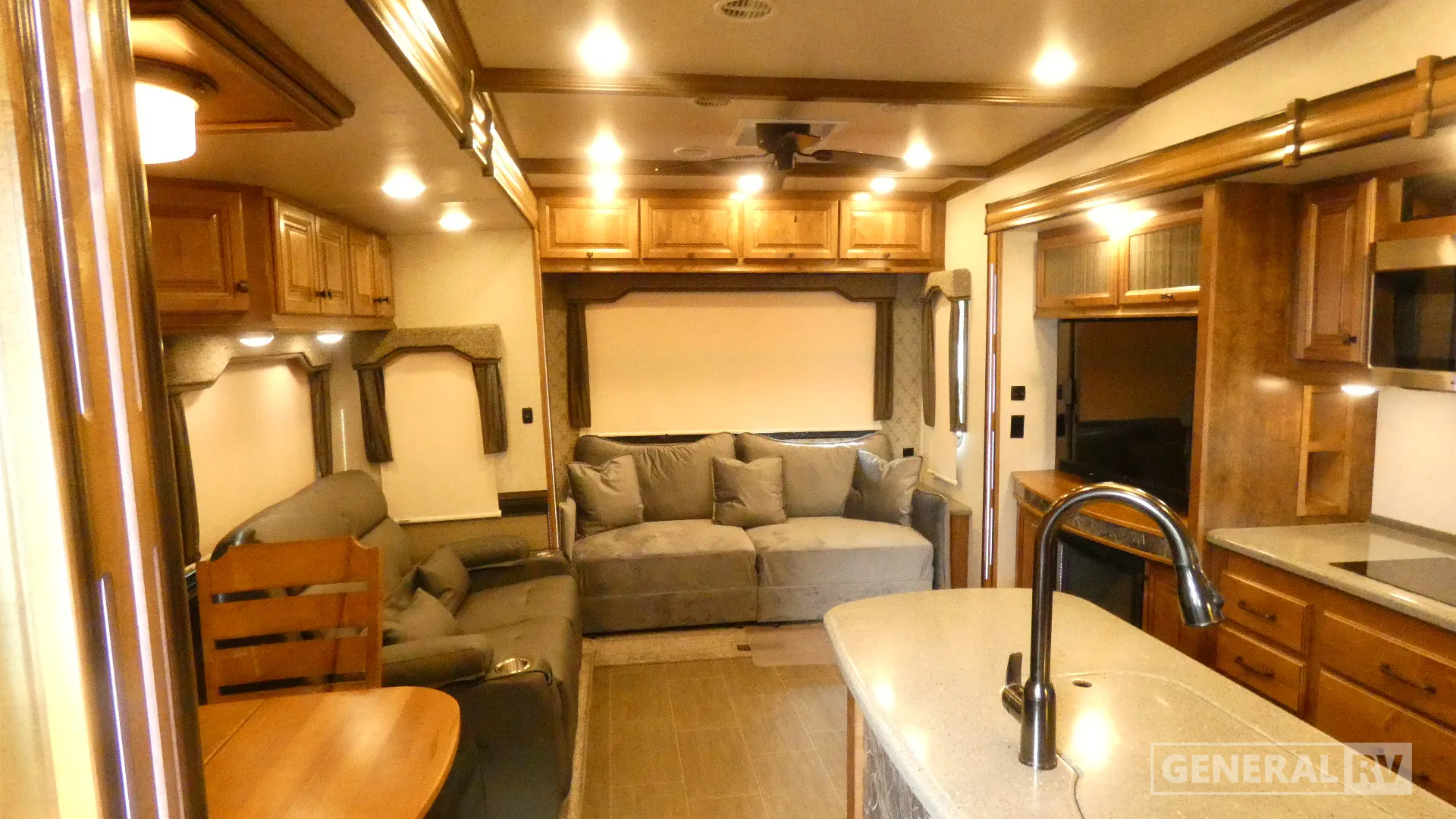 2017 Heartland Big Country 3150RL - Photo 3