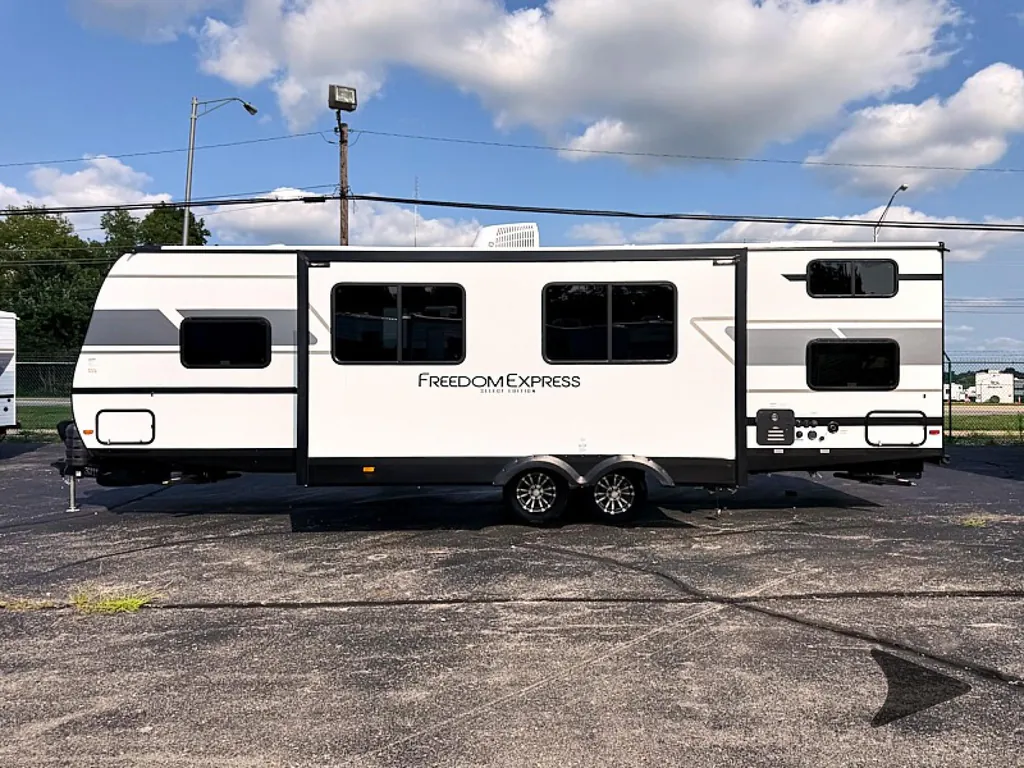 2027 Coachmen Freedom Express Select 29SE, Photos photo 6