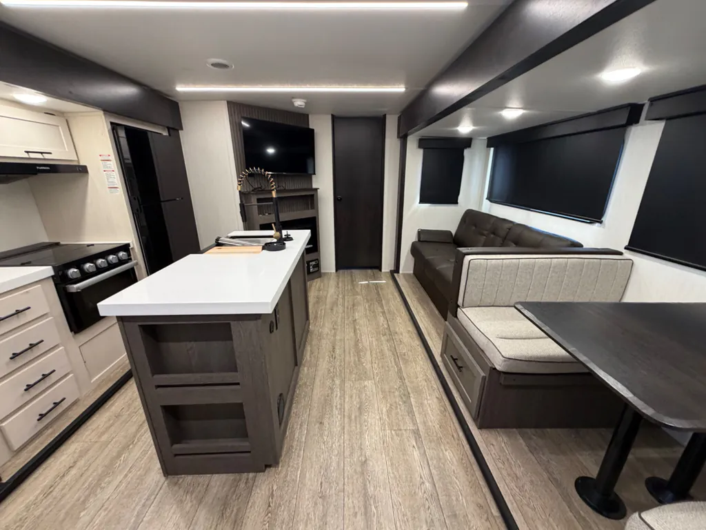 2025 Forest River Cherokee Alpha Wolf 33BH, Photos photo 11
