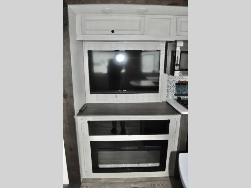 2022 Forest River Cardinal Limited 383BHLE - Photo 4