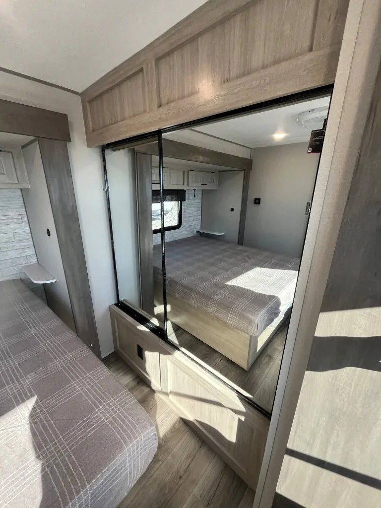 2026 Coachmen Catalina Legacy Edition 343BHTS (2 Queen Beds), Photos photo 43