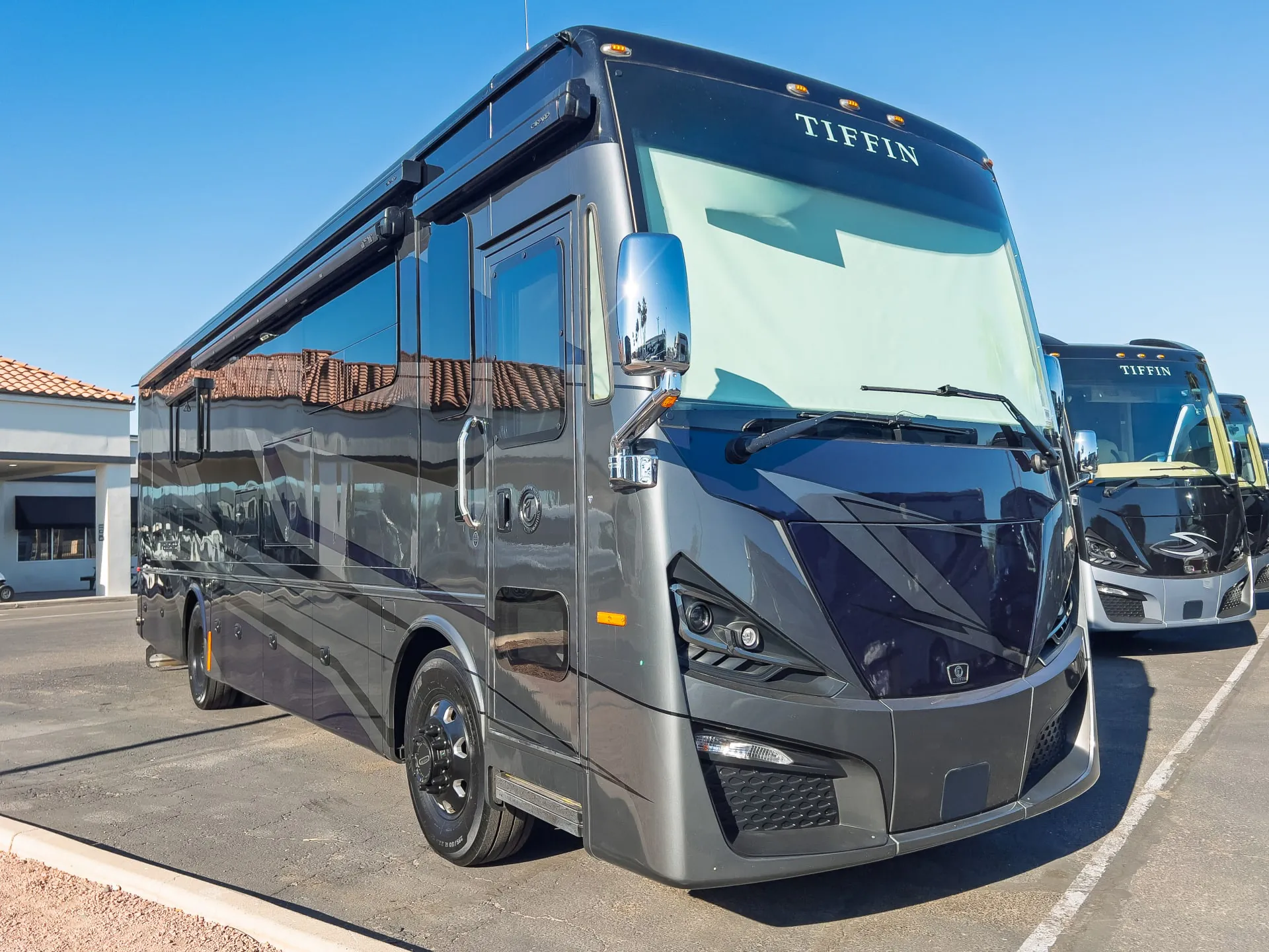 2025 Tiffin Phaeton 35 CH - Photo 2