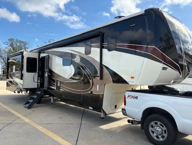 2018 Heartland Landmark 365 LM Newport - Photo 2