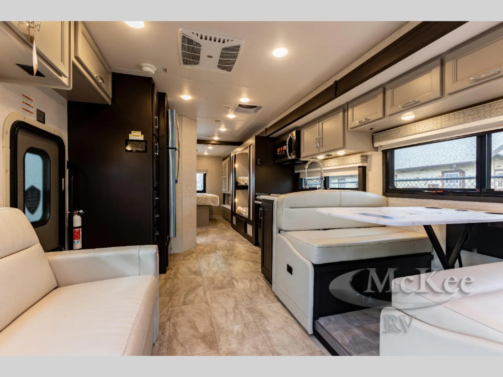 2026 Thor Motor Coach Magnitude R36 - Photo 3