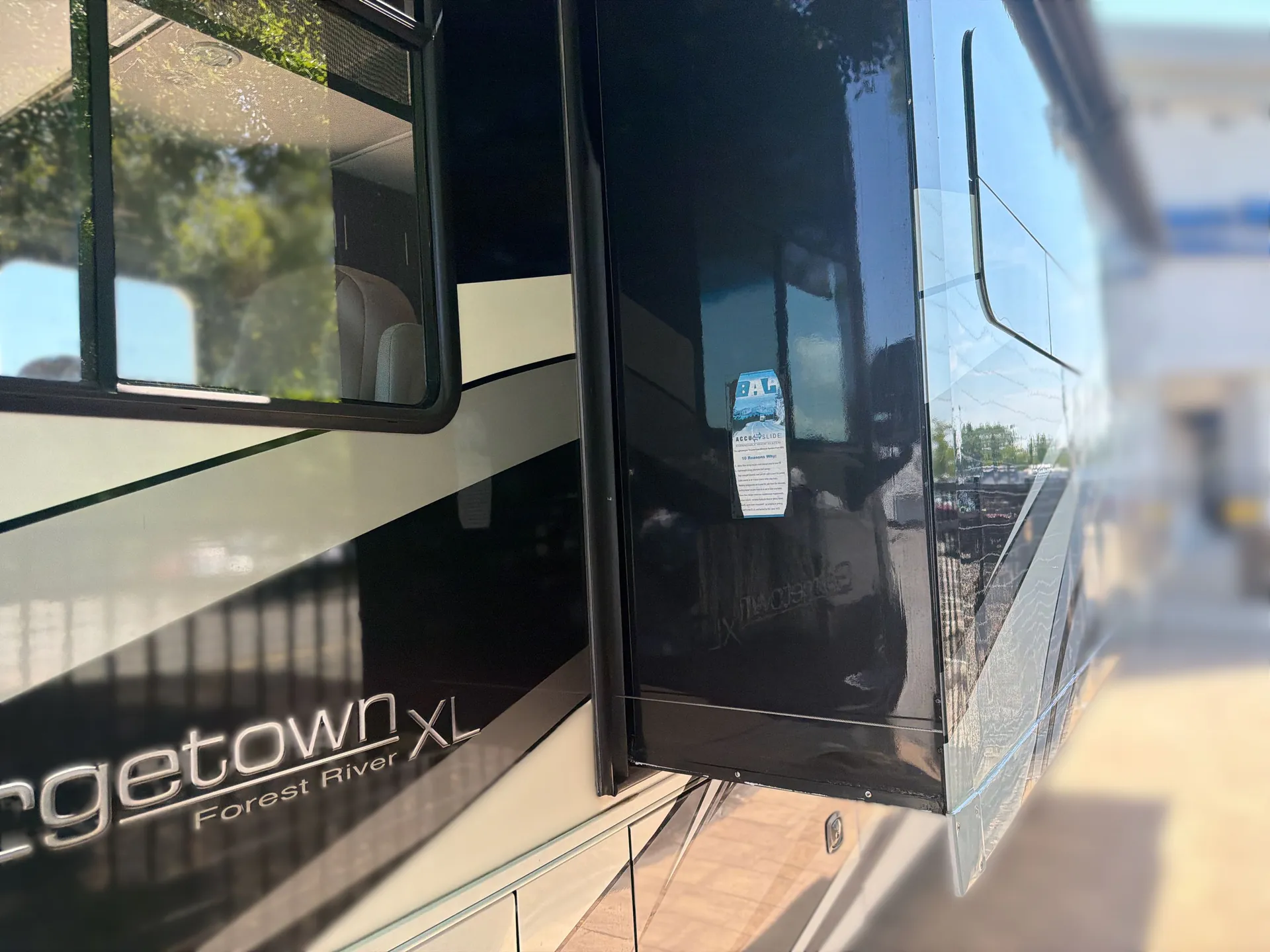 2018 Forest River Georgetown XL 369DS — off campside