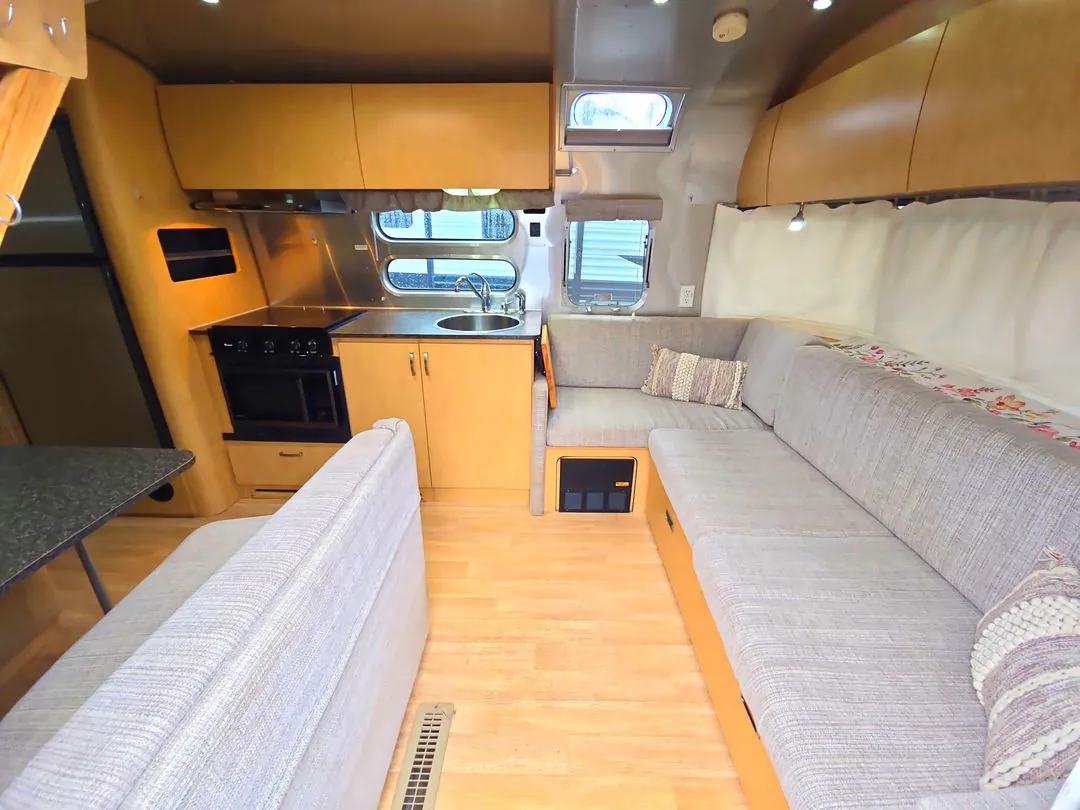 2012 Airstream Flying Cloud 27FB - Photo 3