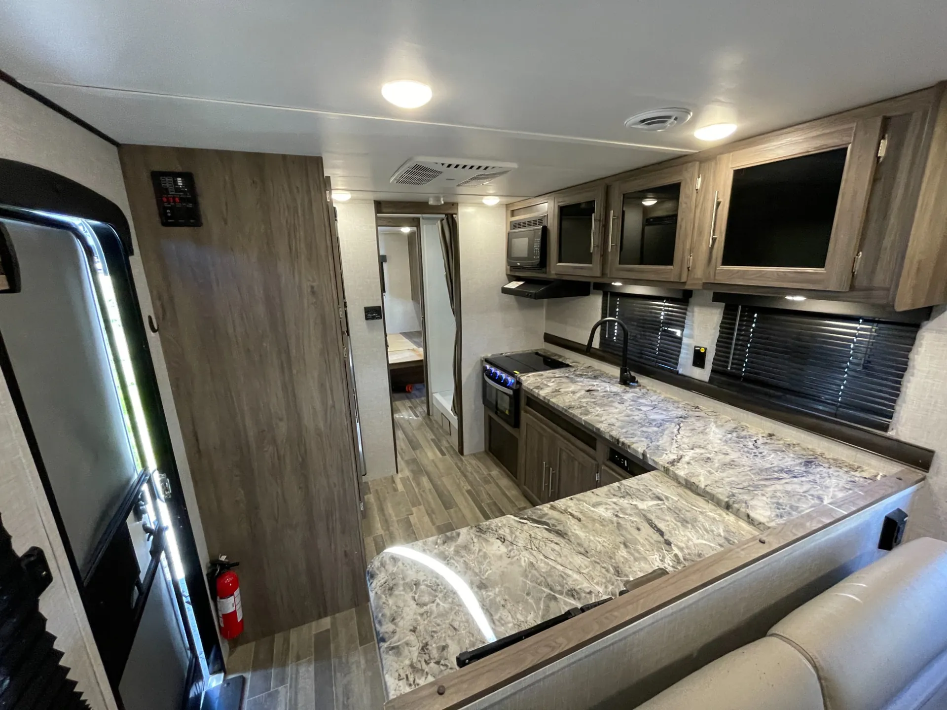2023 CrossRoads Zinger 259FL - Photo 2