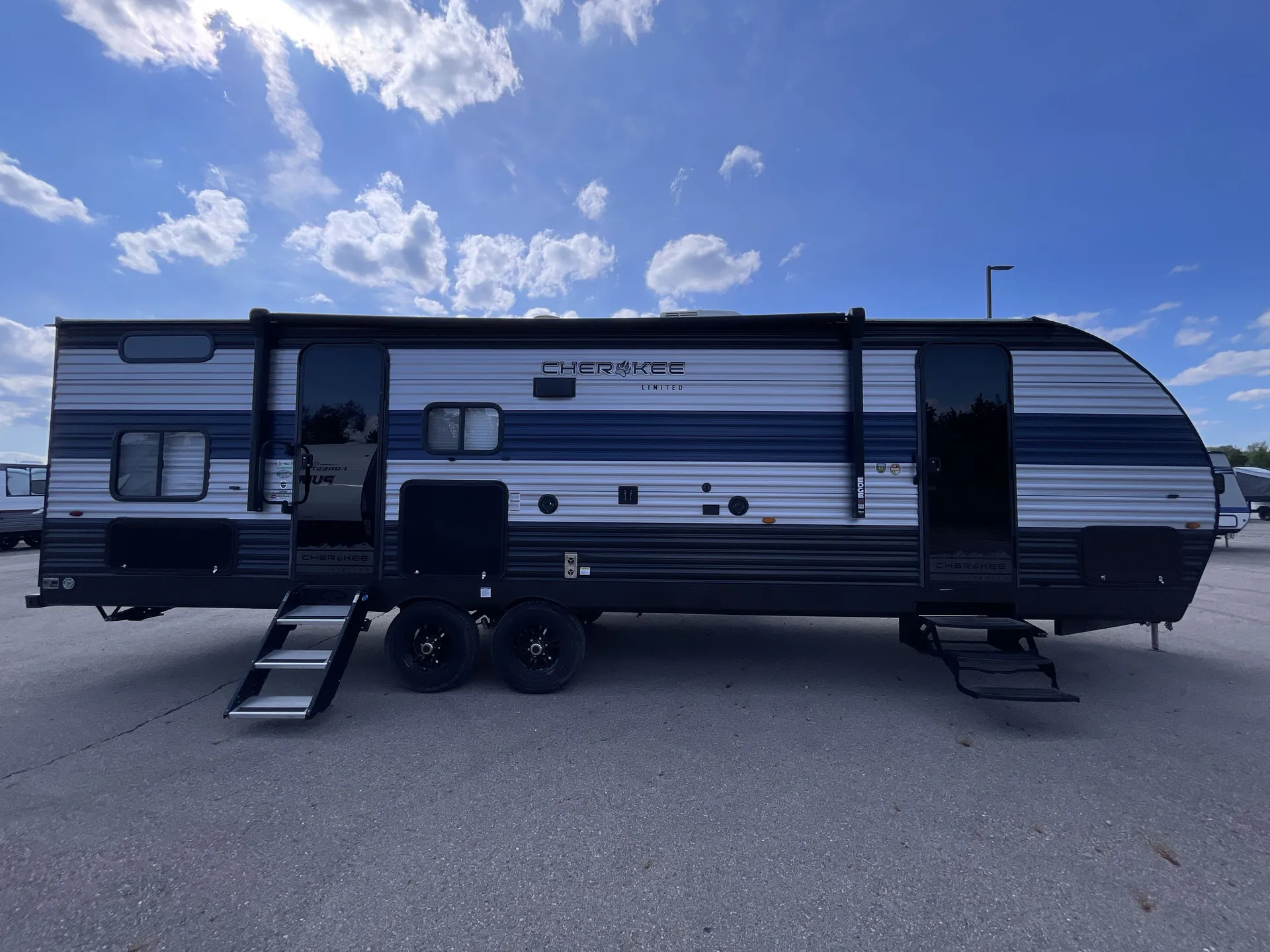 2022 Forest River Cherokee 264DBH — campside