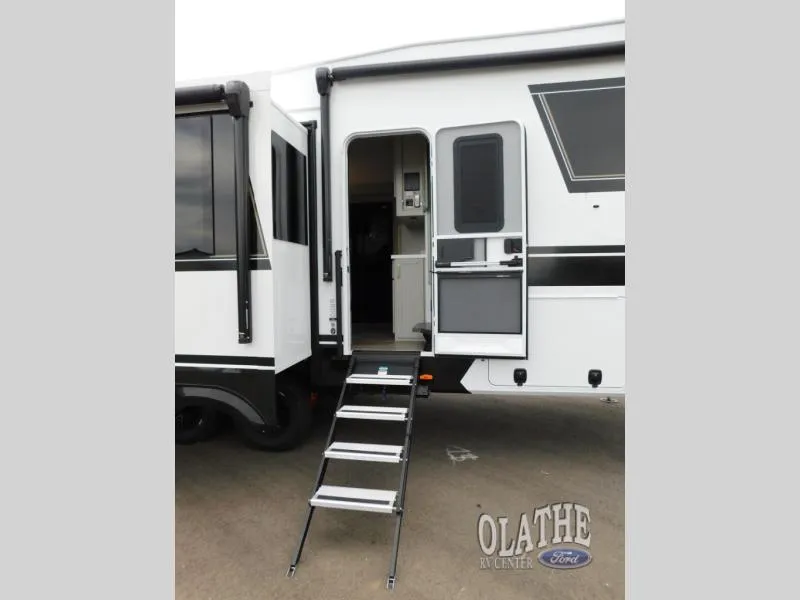 2026 Brinkley Model Z 2900 - Photo 3