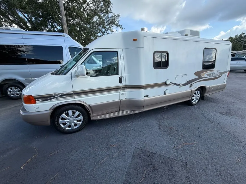 2005 Winnebago Rialta - Main photo