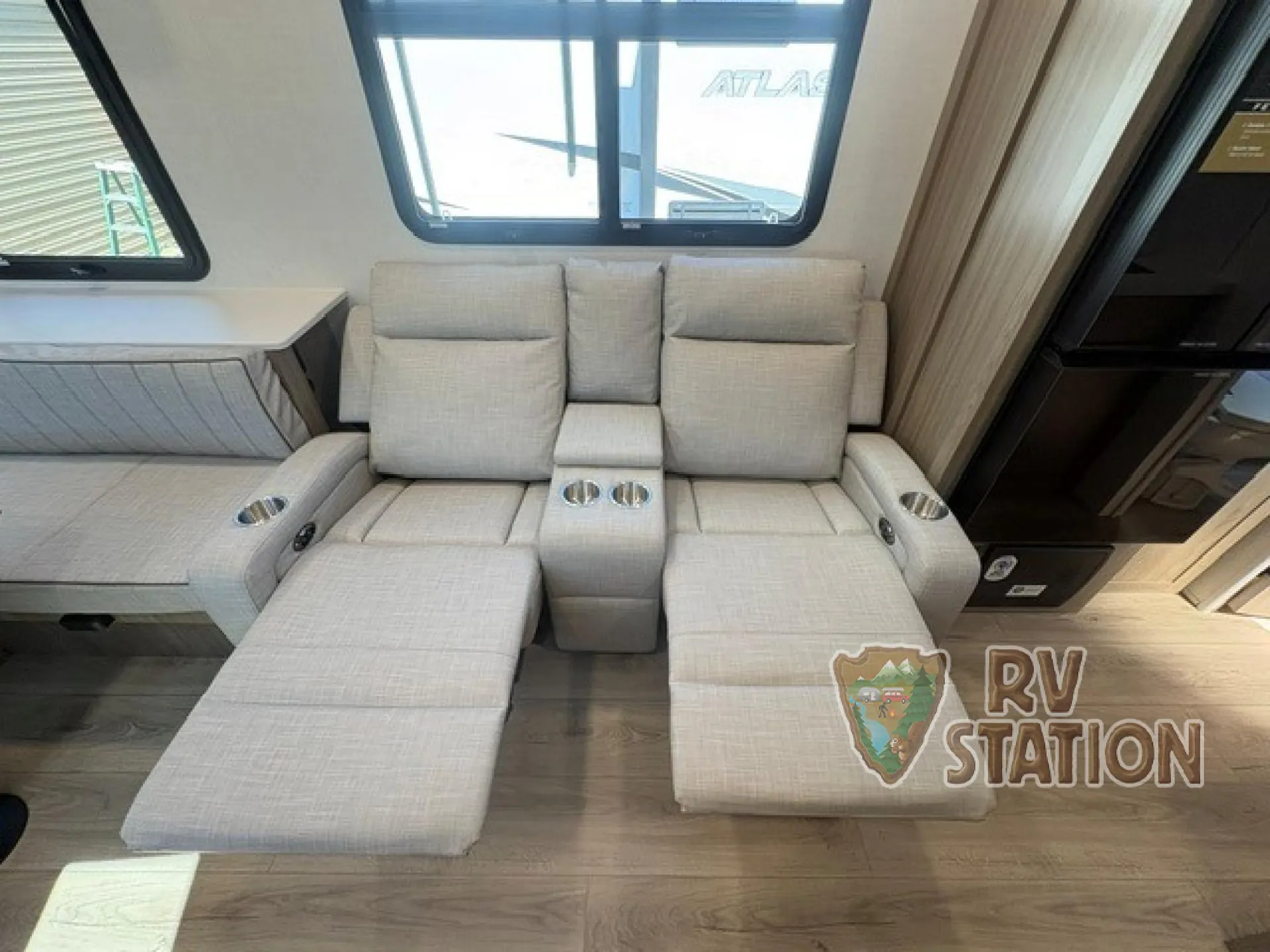 2027 Forest River Rockwood Ultra Lite 302RDT — Photo 7
