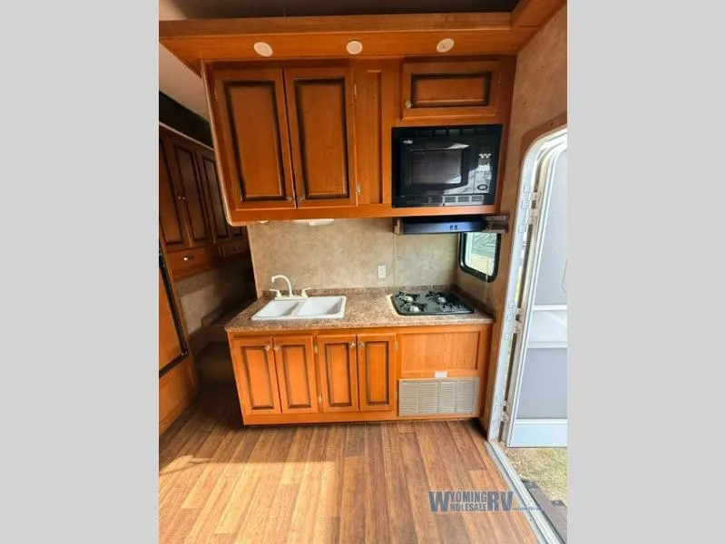 2011 Gulf Stream RV EnduraMax 30MFW - Photo 4