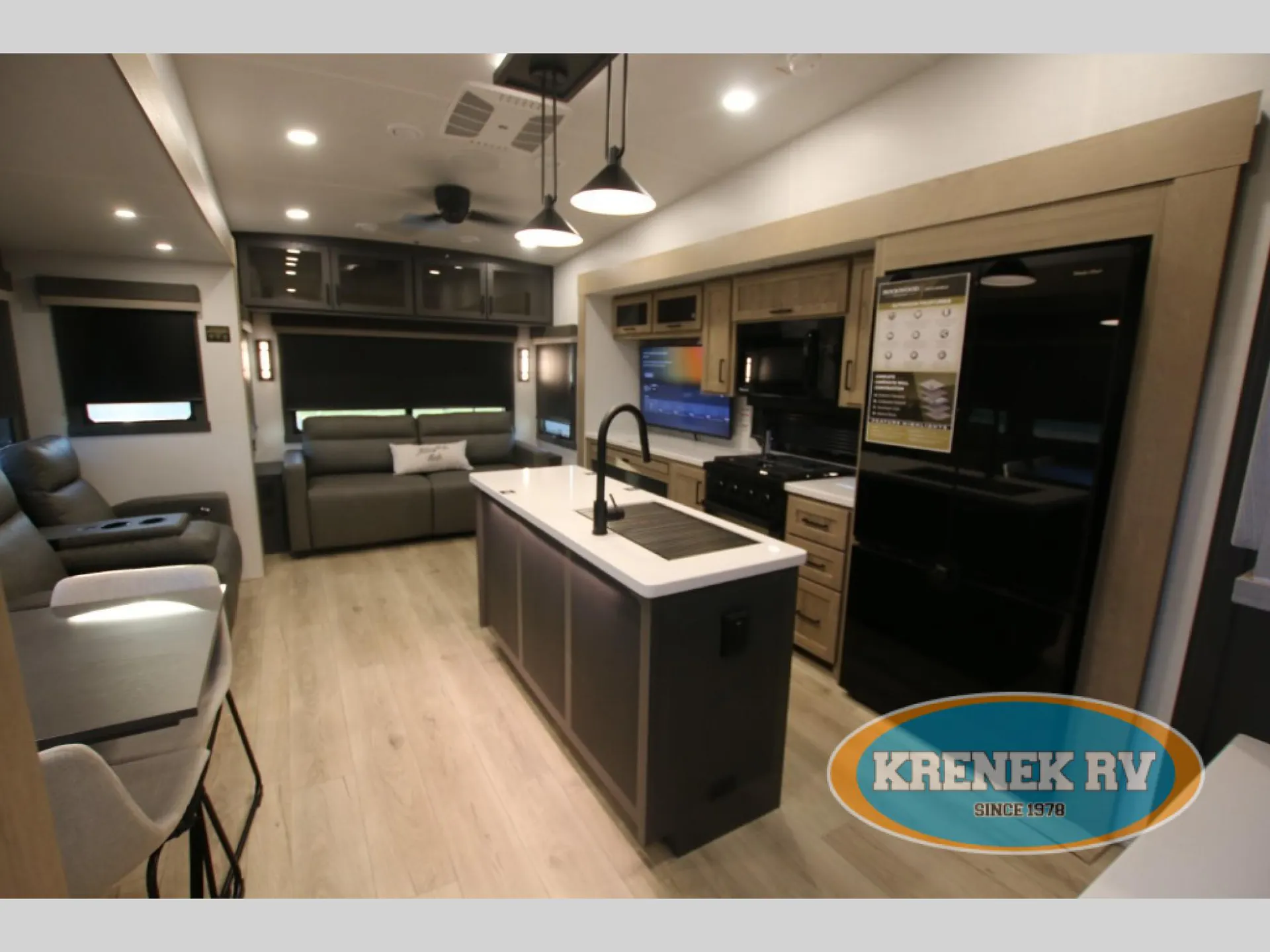 2026 Forest River Rockwood Signature 401SFB - Photo 3