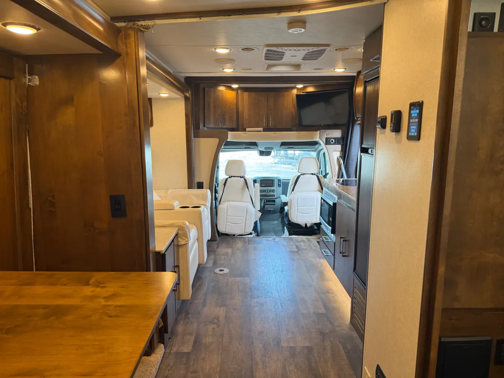2019 Tiffin Wayfarer 24 FW, Photos photo 3