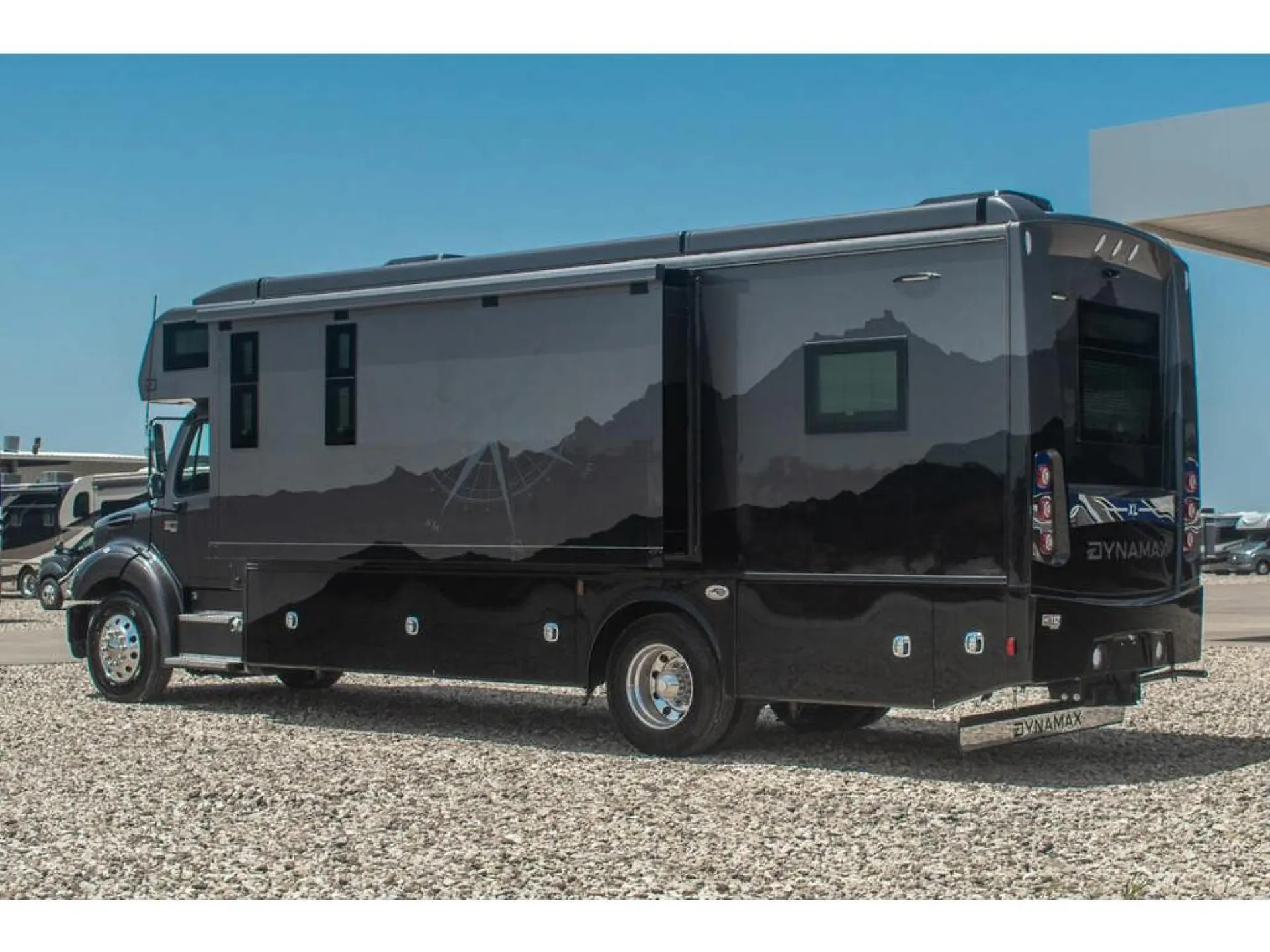 2027 Dynamax Corp DynaQuest XL 3200KD dealer photo 6 from Blue Compass RV