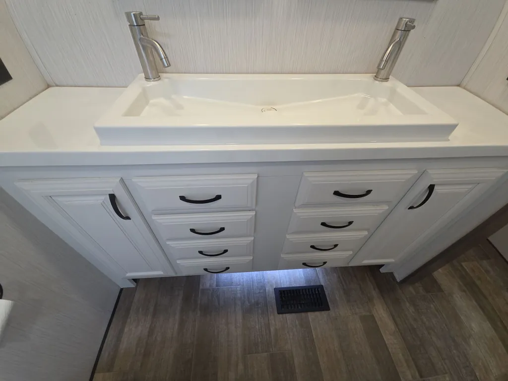 2021 Forest River Cedar Creek Champagne Edition 38EL, Photos photo 25