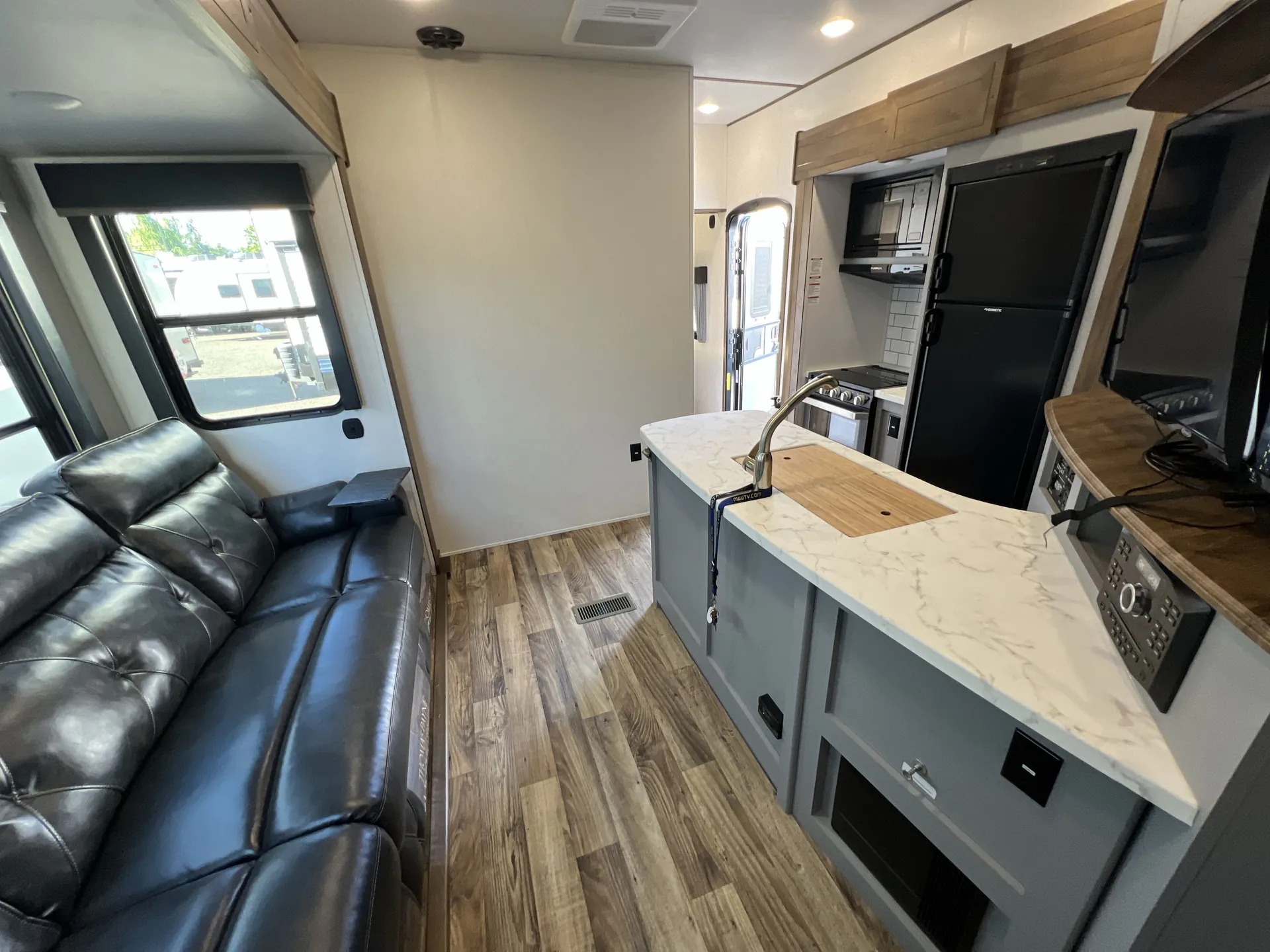 2020 Keystone Impact 332 — living area main