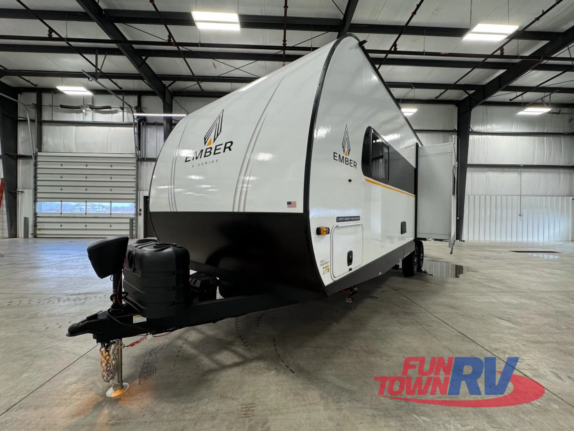 2025 Ember RV E-Series 24RLD - Photo 4