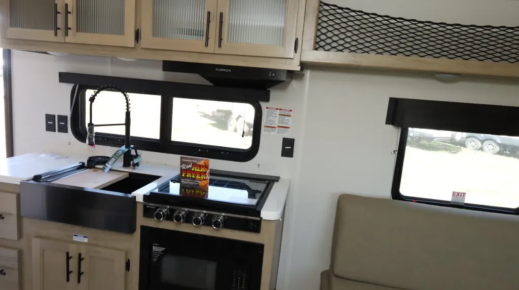 2027 Forest River Cherokee Grey Wolf 22RR — Photo 6