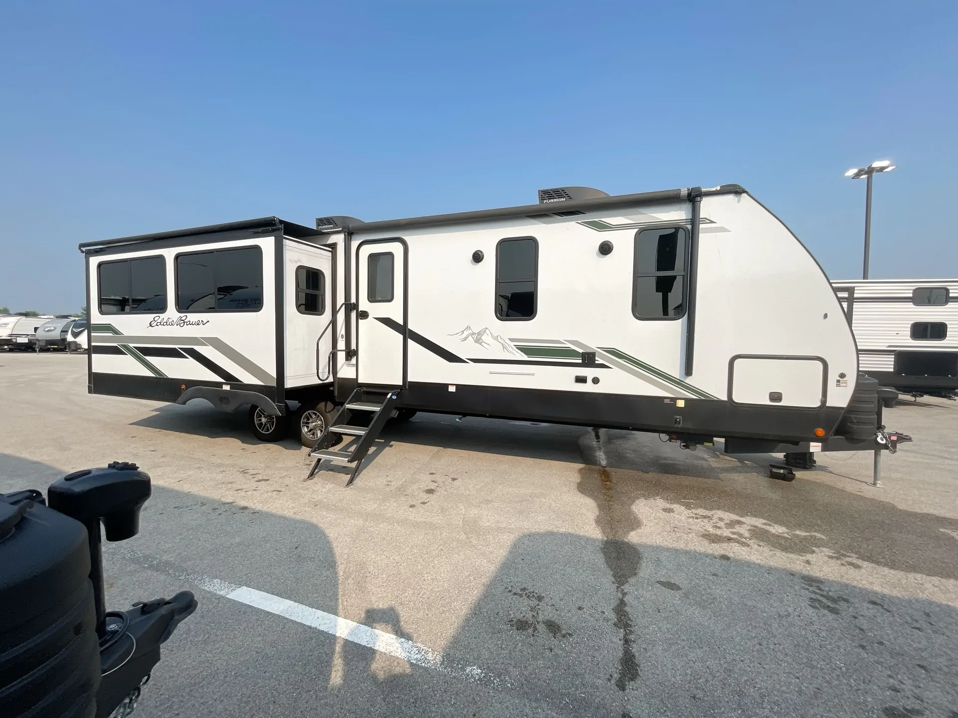 2023 Dutchmen Eddie Bauer 33RL — campside