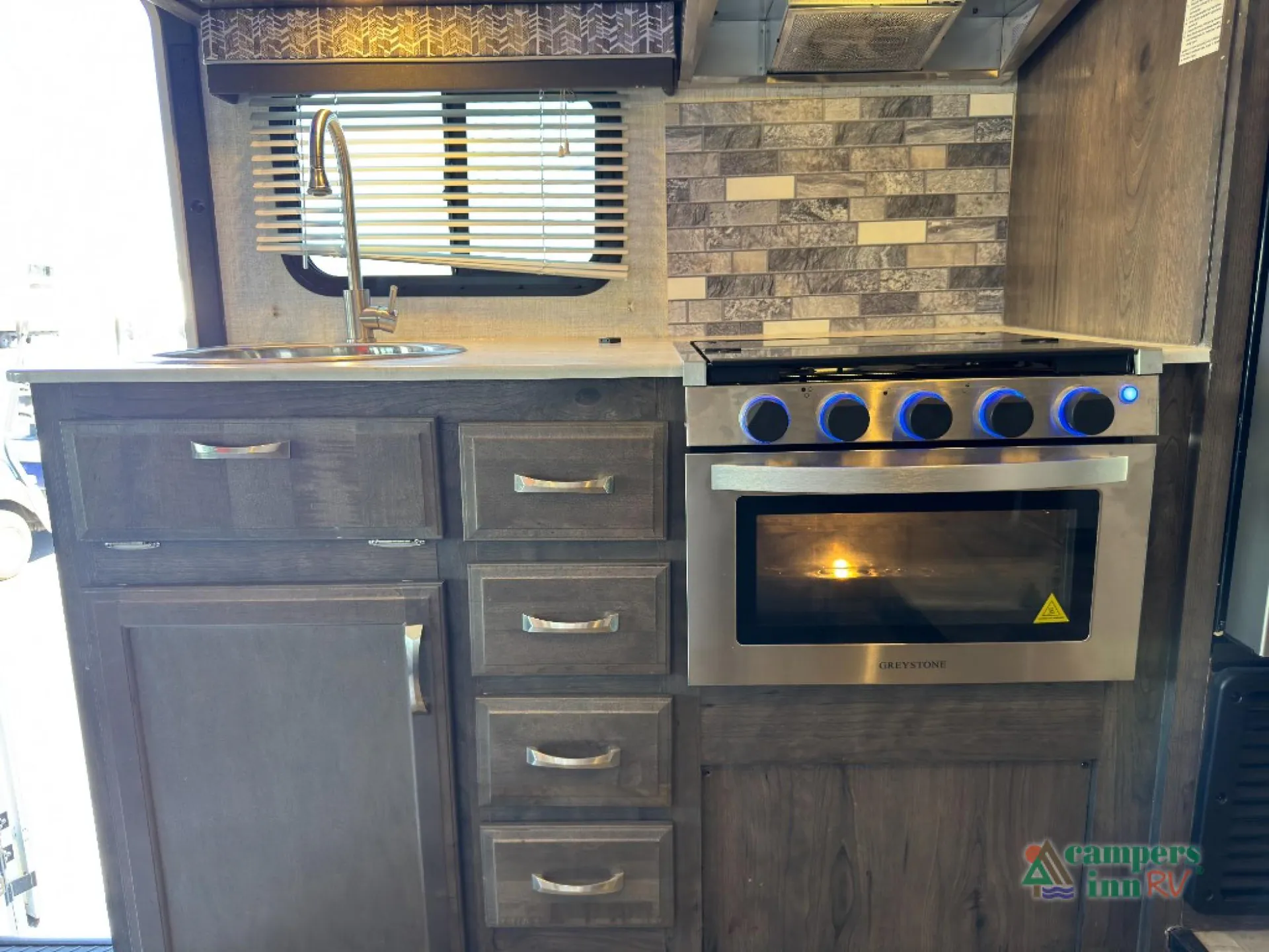 2023 Gulf Stream RV Conquest 6238 - Photo 3