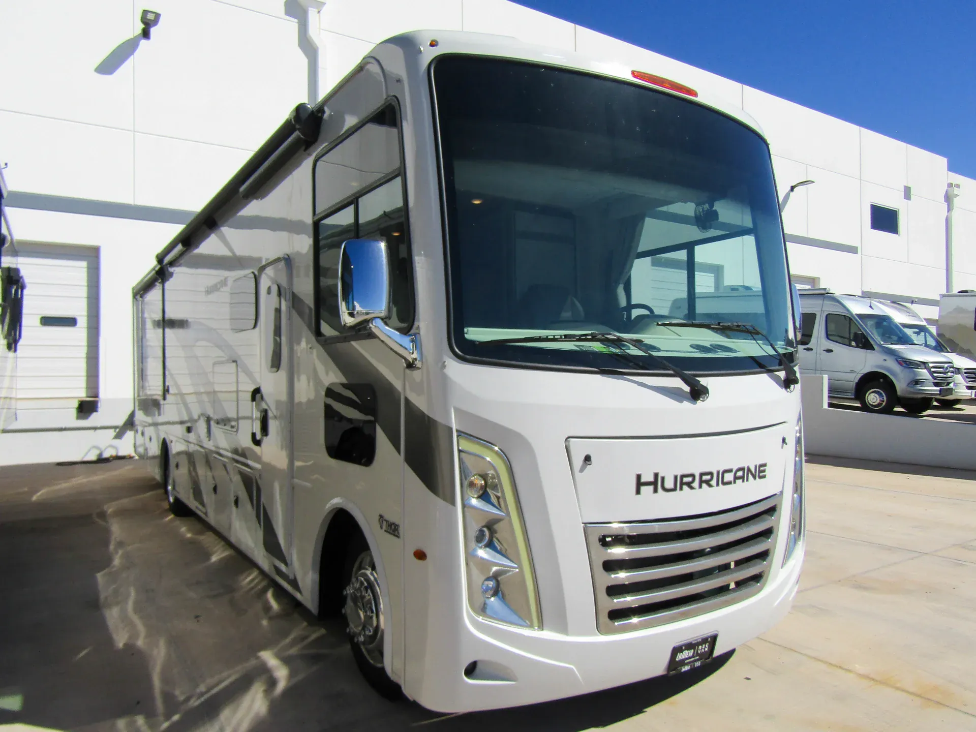 2023 Thor Motor Coach Hurricane 35M - Photo 2
