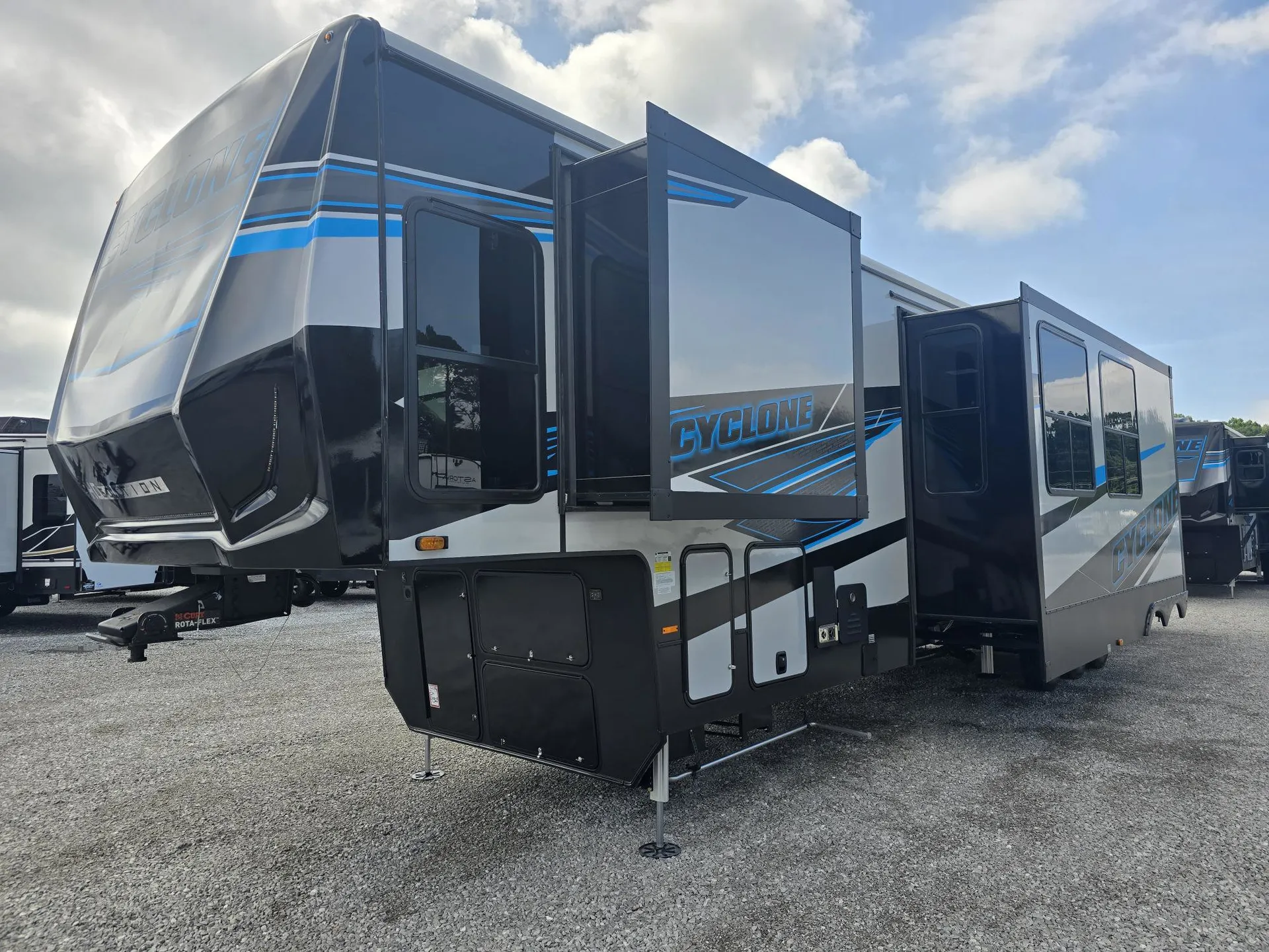 2026 Heartland Cyclone CY 4008 - Photo 4